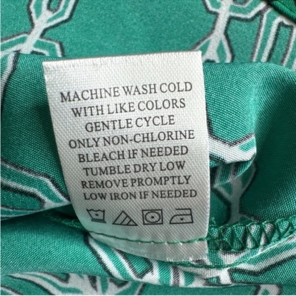 ADRIENNE VITTADINI V-Neck Button Front Blouse, Green, Black & White, Size M. - Picture 10 of 12